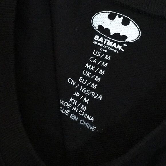 New. BATMAN crop sweatshirt.  3/4 length sleeve. NWOT - Picture 5 of 5